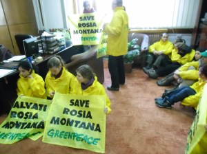 Greenpeace occupy Borbely1