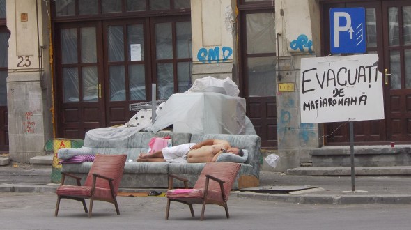 Evacuati de Mafia Romana