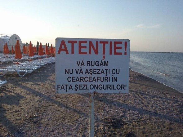 Sezlonguri la mare