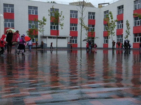 scoala-88-sector-3-inundatie