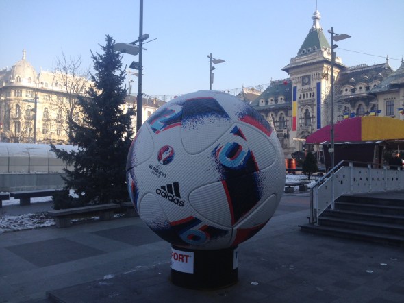 craiova-statuie-minge