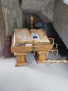 CASTELUL VRĂJITOARELOR